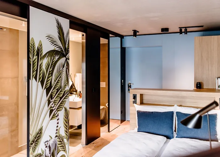 Hotel The Flag West M. 4*