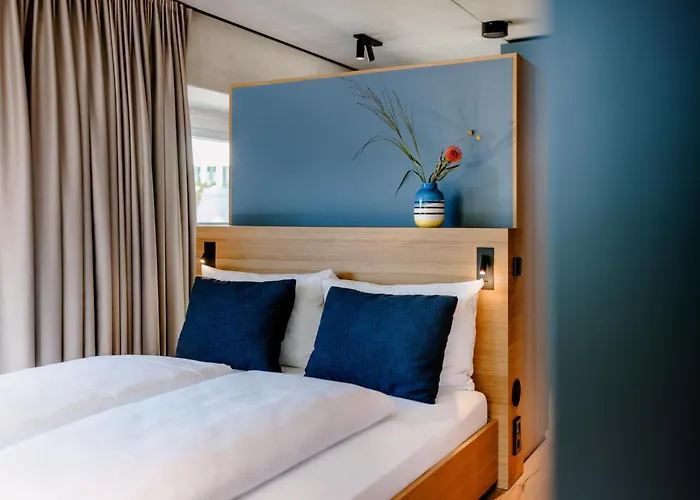 Otel The Flag West M.