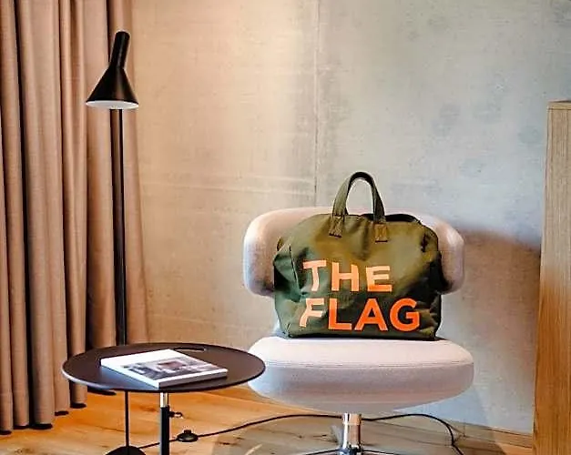The Flag West M. 4*